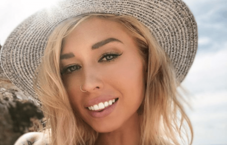 Keep Your Eyes Glued On Model Vicky Aisha