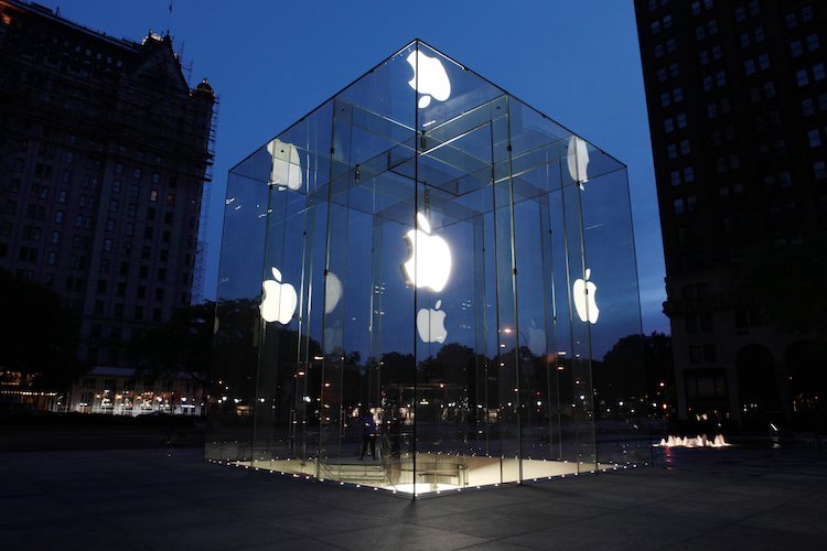 Police Get Calls From People Running Into Apple's Glass Walls