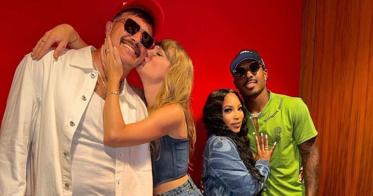 Taylor Swift Recreates Kissing Photo With Boyfriend Travis Kelce in New