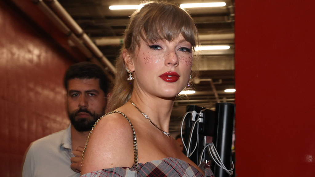 Taylor Swift glitter freckles Fazit Beauty