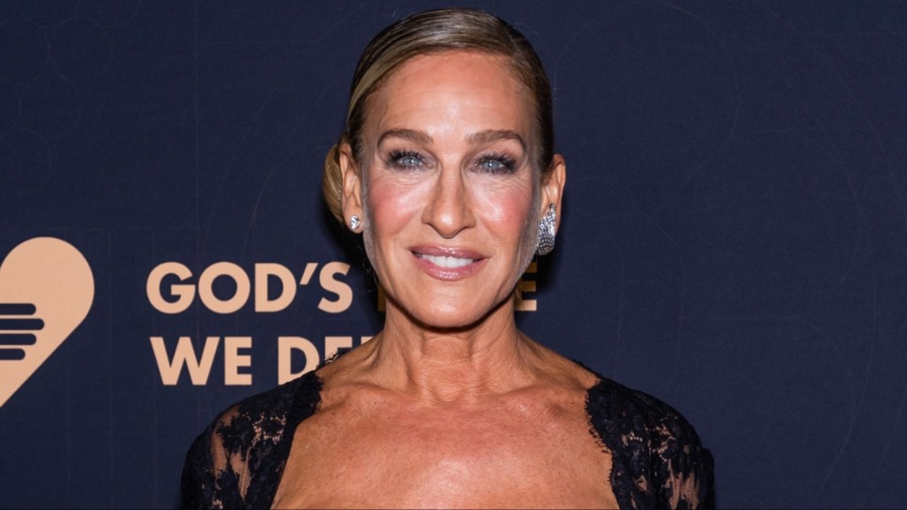 Sarah Jessica Parker plunging dress black lace