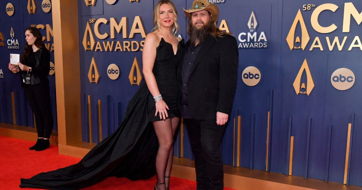 Here’s Why Chris Stapleton Apologized To Wife at 2024 CMA