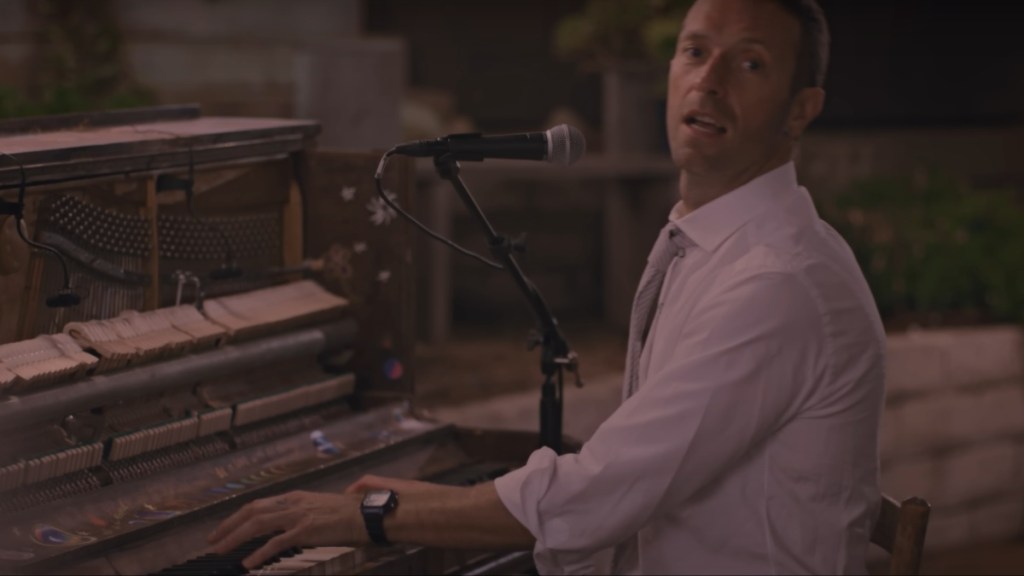 Dakota Johnson Chris Martin relationship