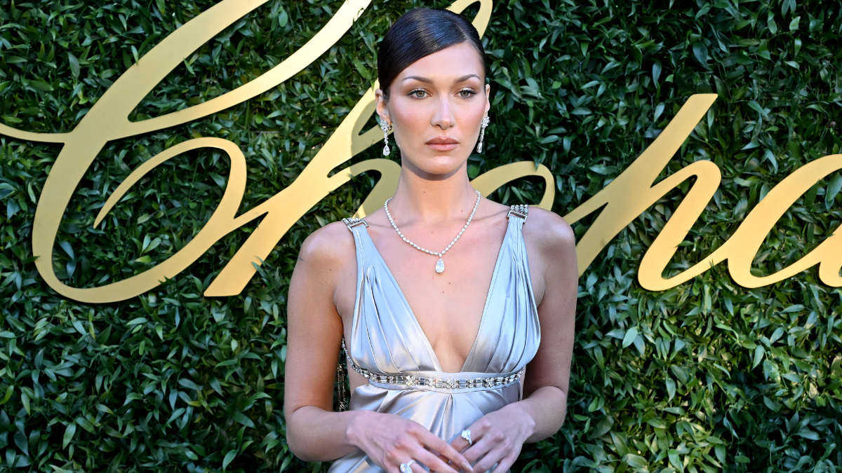 self service indulged stylistics ベラハディット BellaHadid pulls off the chicest grocery run ever in the new