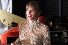 Taylor Swift Tips Workers While Exiting Grammy Awards