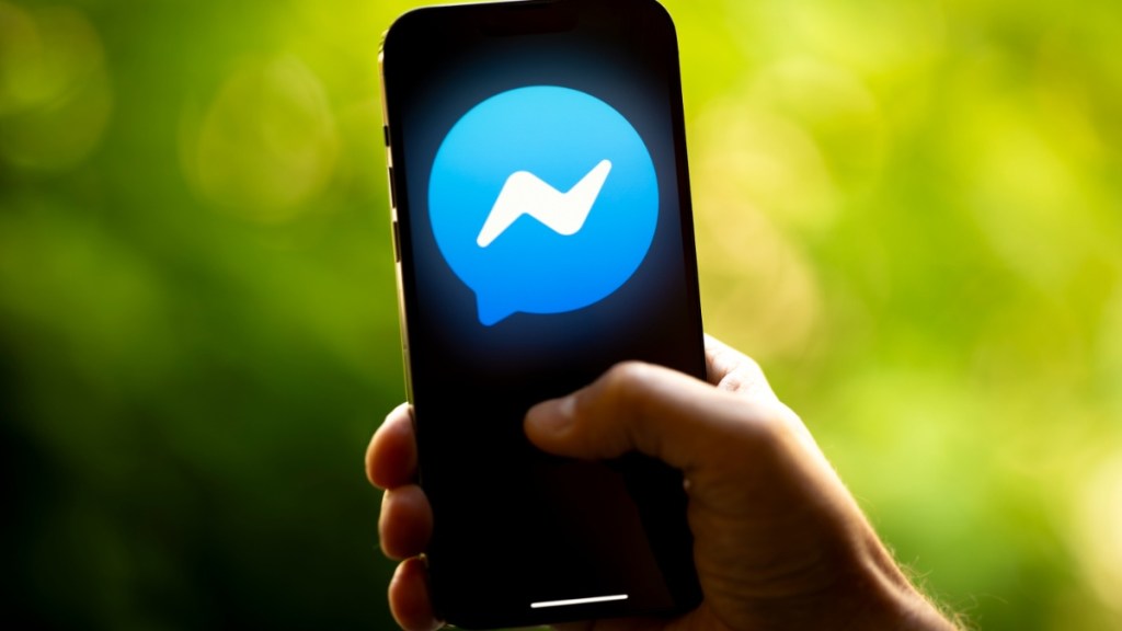 Facebook Messenger Icon Changes Color to Blue