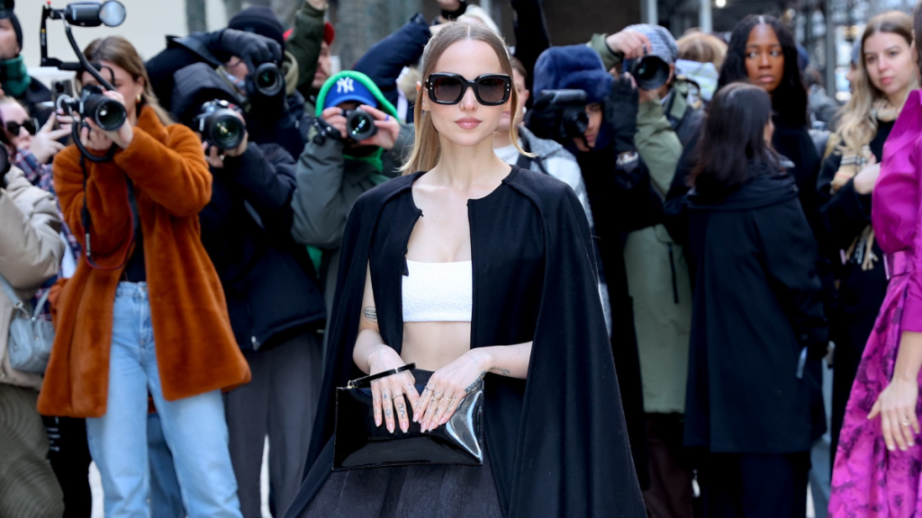 Dove Cameron Carolina Herrera