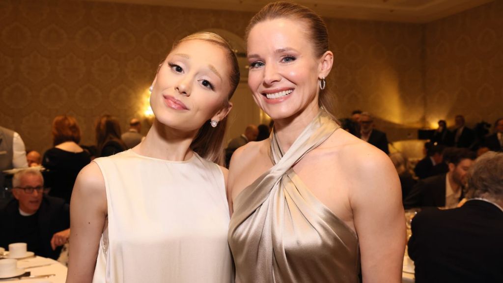 Kristen Bell avi awards Ariana grande