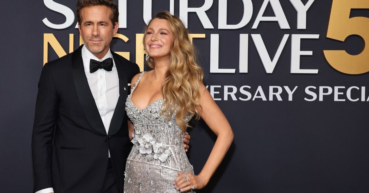 Blake Lively & Ryan Reynolds’ SNL Photos Prove They Are Pros at Glam ...