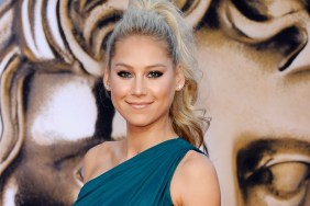 Anna Kournikova & Enrique Iglesias Spotted Together Amid Wheelchair Scare
