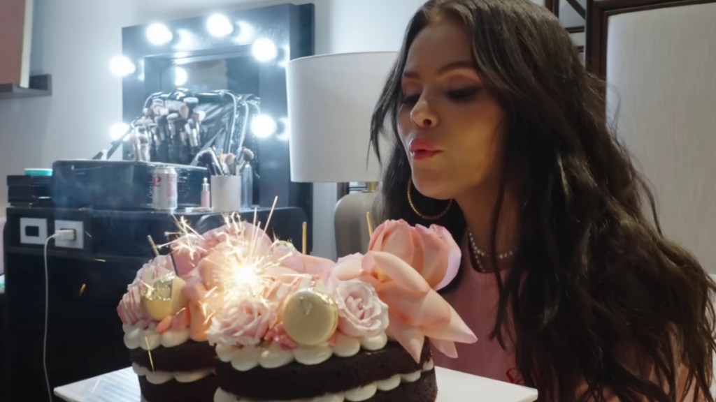 Selena Gomez Recalls Making Taylor Swift & Her Mom Cry