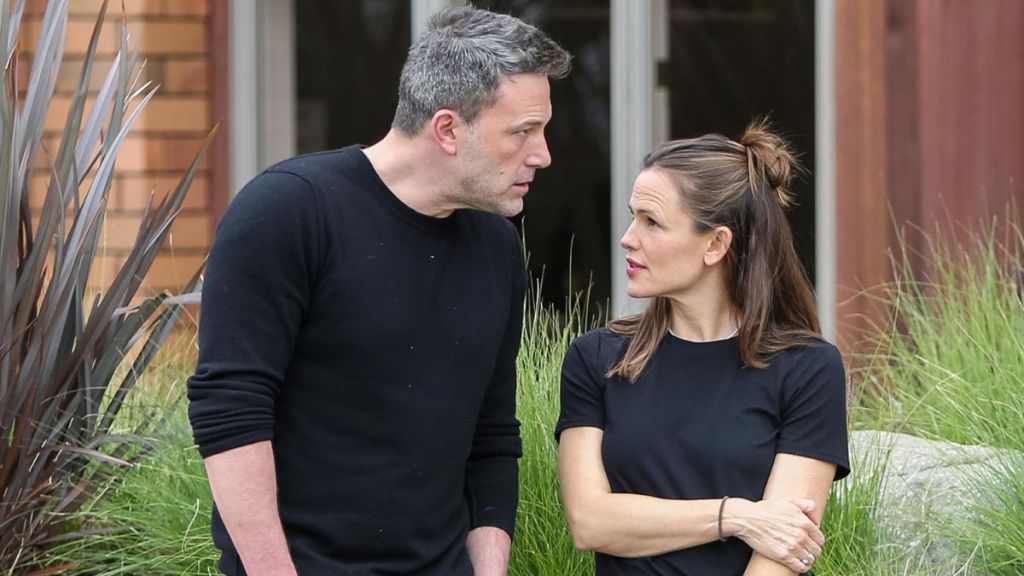 Jennifer Garner Ben Affleck hug photos