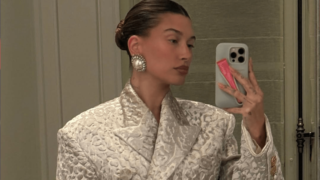 Hailey Bieber photos