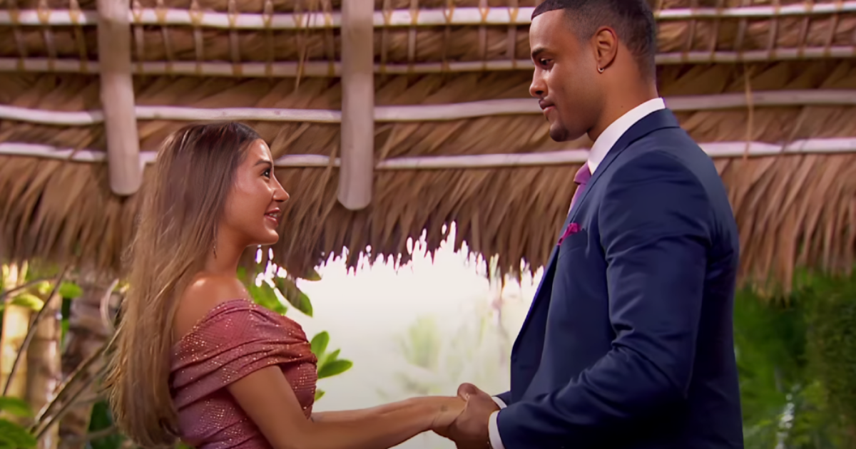 Grant Ellis & Juliana Pasquarosa Get Engaged in The Bachelor Finale