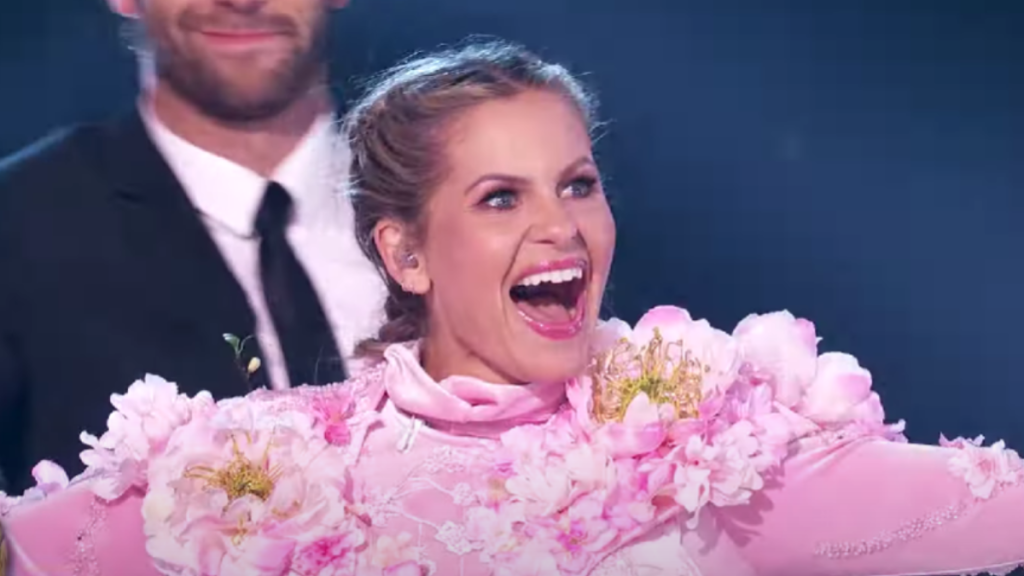 Candace Cameron Bure Says Robin Thicke Is Her 'First Crush'