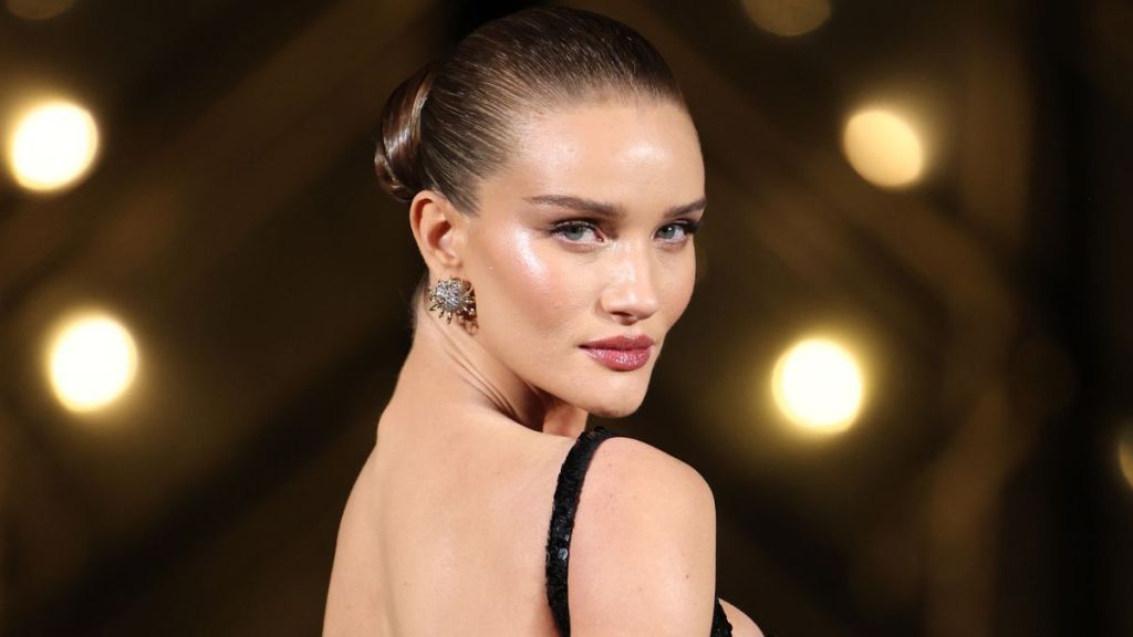 Rosie Huntington-Whiteley Paris photos