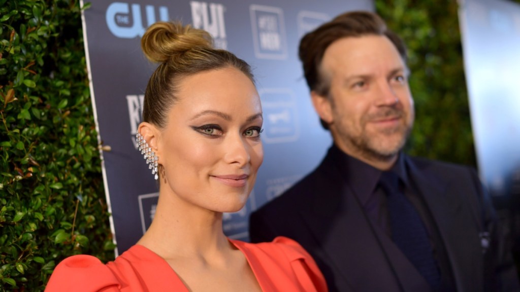 Olivia Wilde Hugs Jason Sudeikis in LA After Their Split