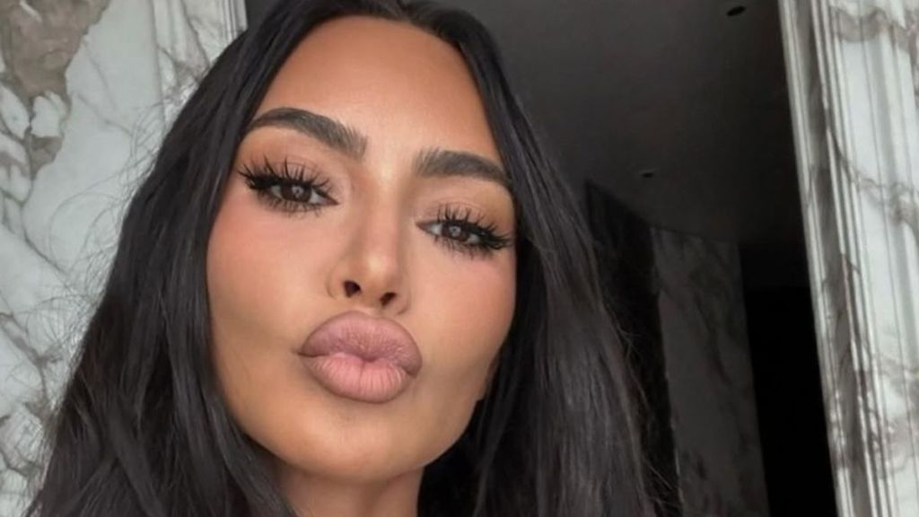 Kim Kardashian bikini photos