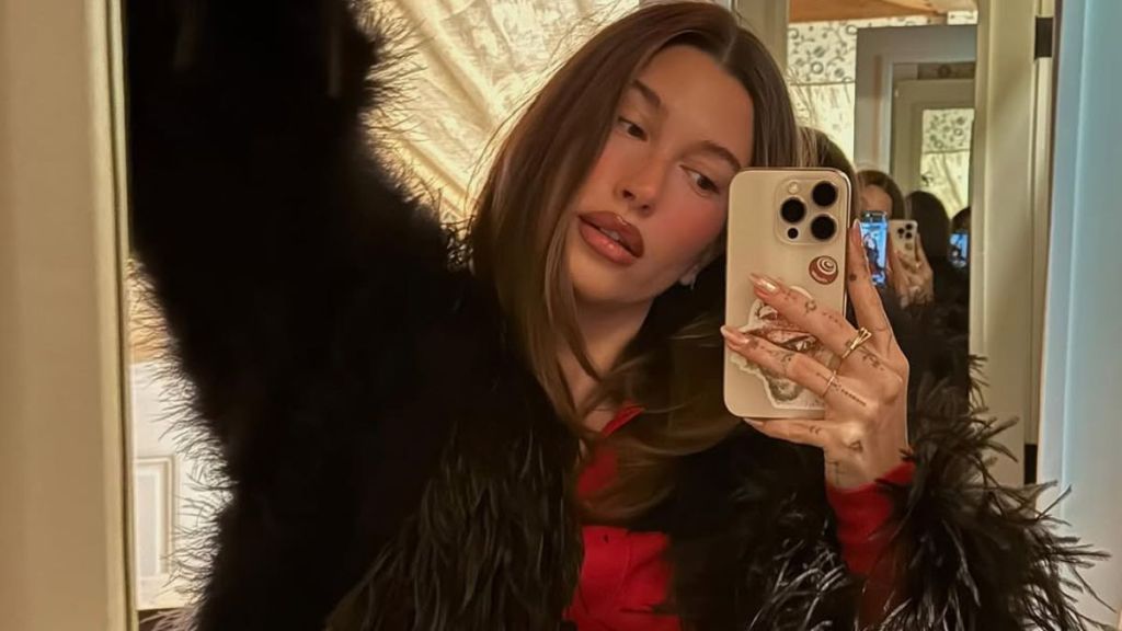 Hailey Bieber bikini photo