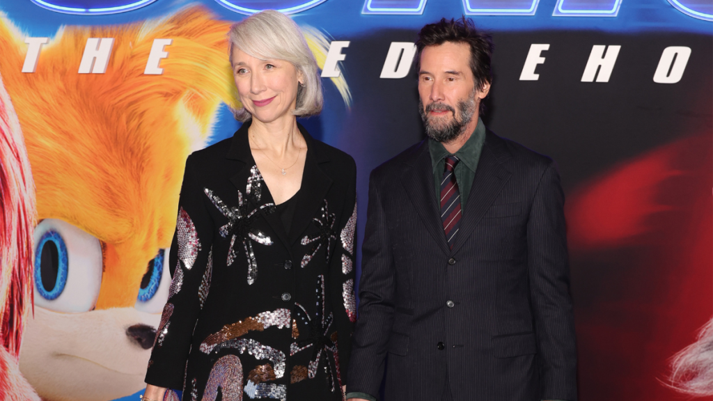 Keanu Reeves and His Girlfriend Share a PDA Moment at Lunch