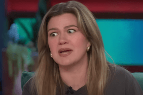 Kelly Clarkson show wardrobe malfunction commando