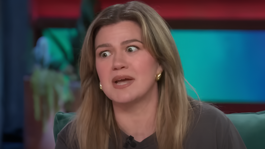 Kelly Clarkson show wardrobe malfunction commando