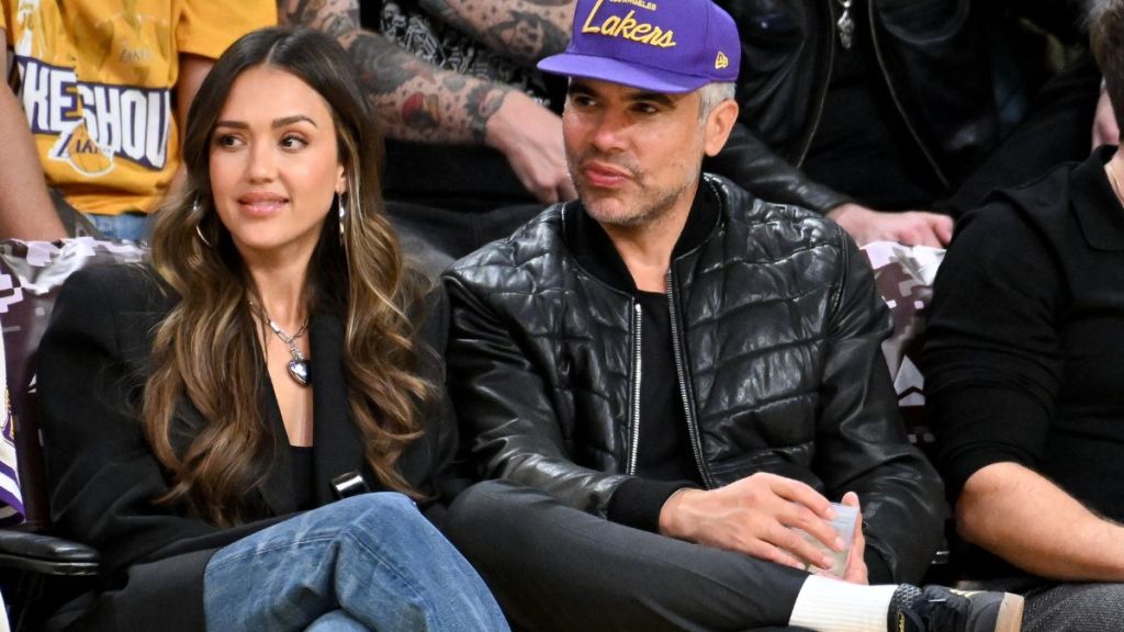 Jessica Alba divorce cash warren house mansion estate beverly hills sold selling off