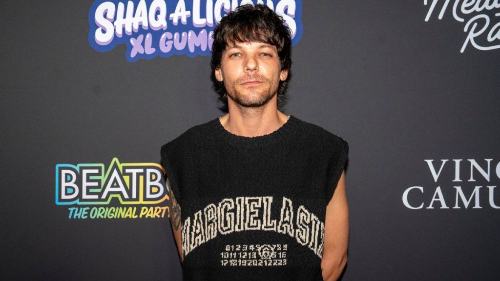 Louis Tomlinson girlfriend