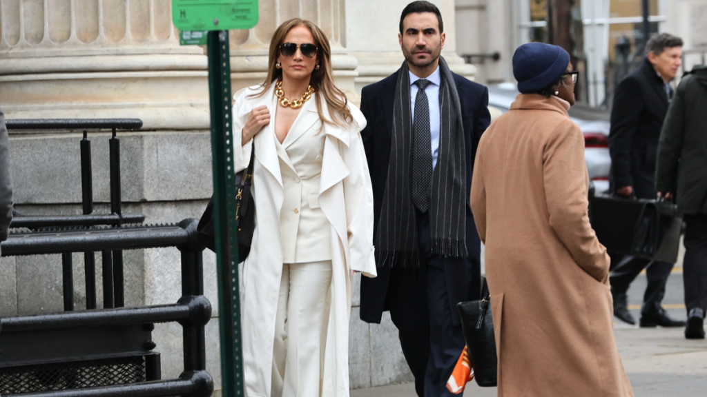 Jennifer Lopez flirting