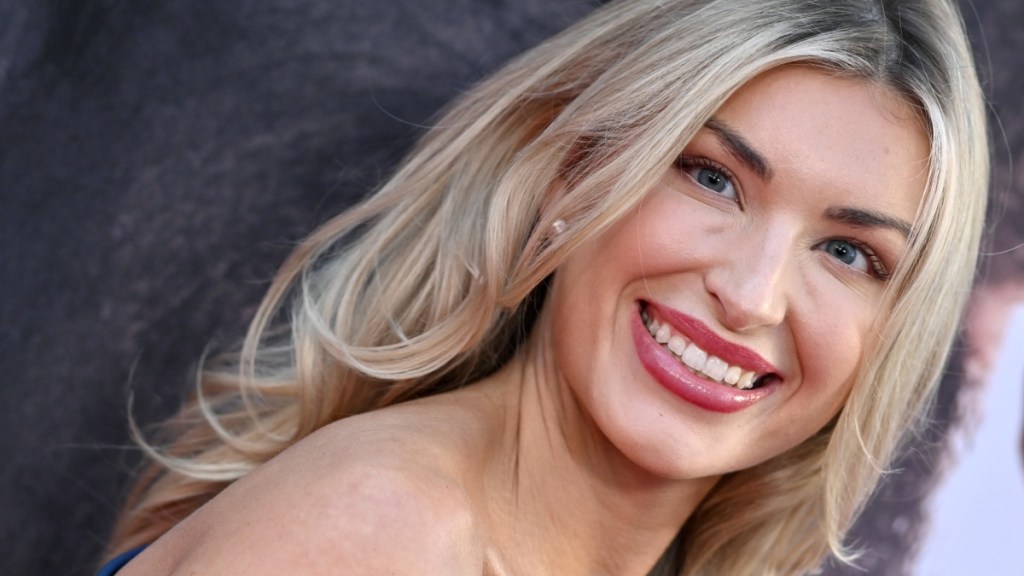 Camryn Kinsey passes out faints Fox News