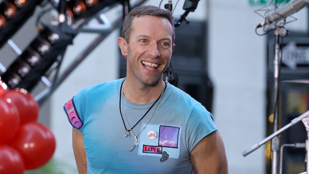 chris martin dakota johnson