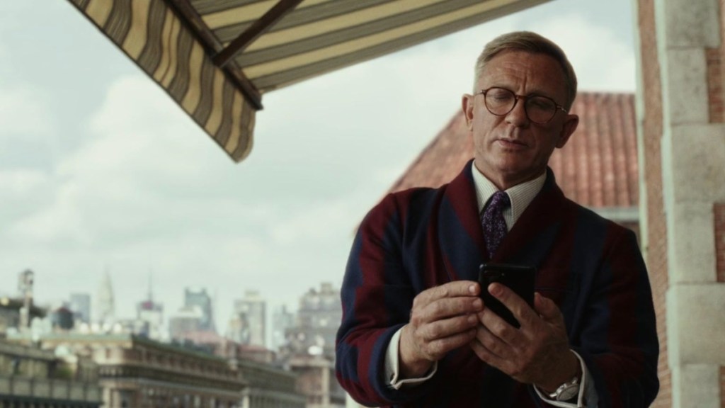 Rian Johnson Contradicts Netflix CEO About Theatrical Release in Knives Out 3