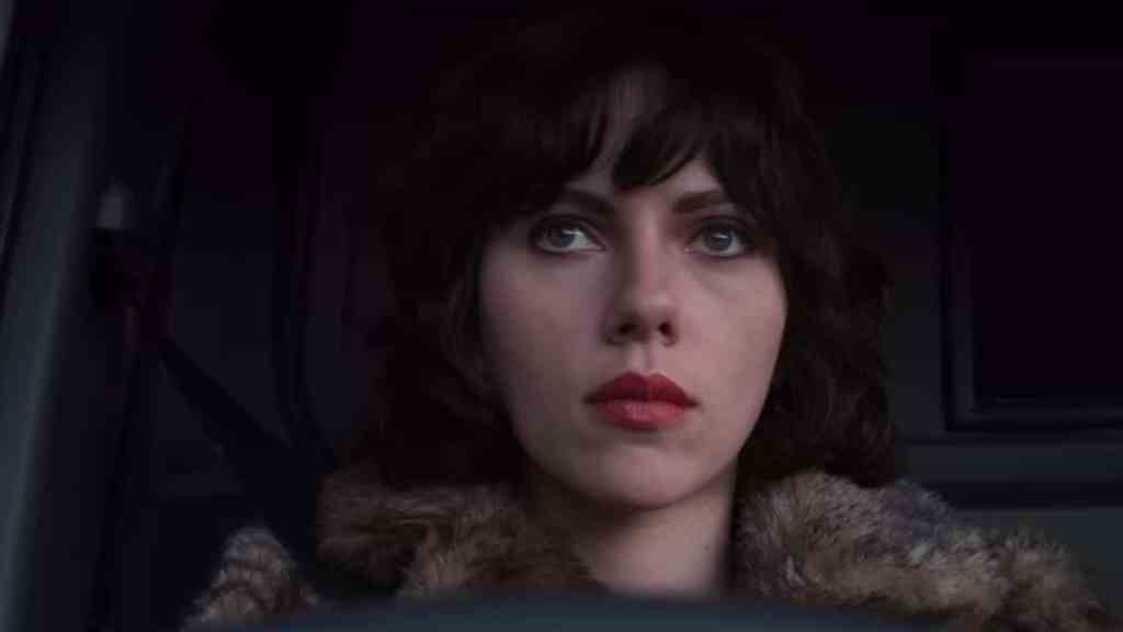 Scarlett Johansson Says Michael Che Should Expect 'Retaliation' for SNL Joke