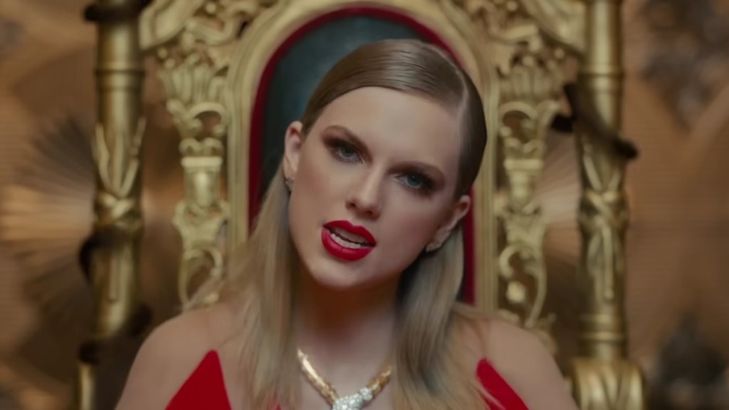 Taylor Swift Debuts Look What You Made Me Do (Taylor's Version)