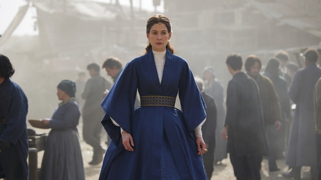 Gone Girl Star Rosamund Pike Recalls Getting Mugged in London