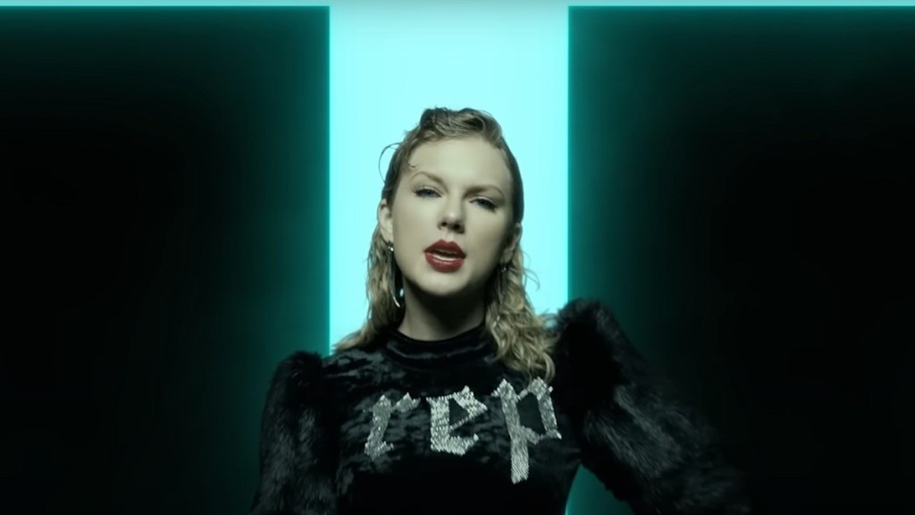 'Taylor Swift VMAs 2025' Trend Amid AMAs Snub