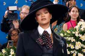 Rihanna baby bump wlalpaper