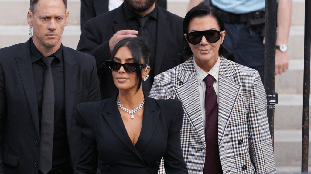 Kim Kardashian and Kourtney Kardashian