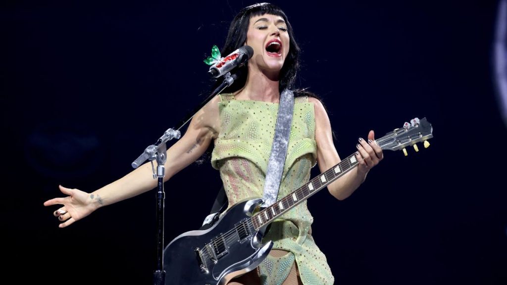 Katy Perry wardrobe malfunction