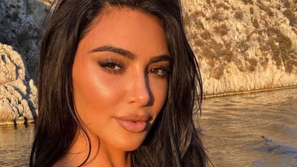 Kim Kardashian bikini photos