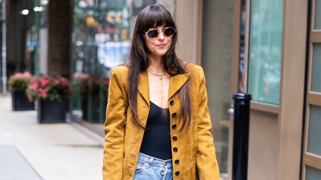 dakota johnson chris martin