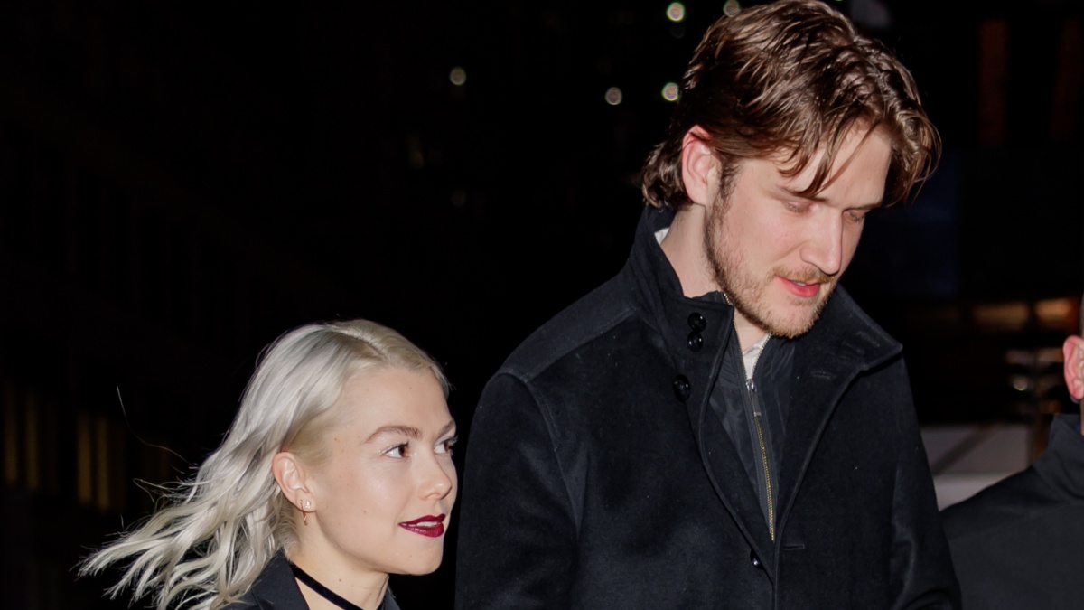 Who Is Bo Burnham s Girlfriend Phoebe Bridgers What Is Her Job who-is-bo-burnham-s-girlfriend-phoebe-bridgers-what-is-her-job