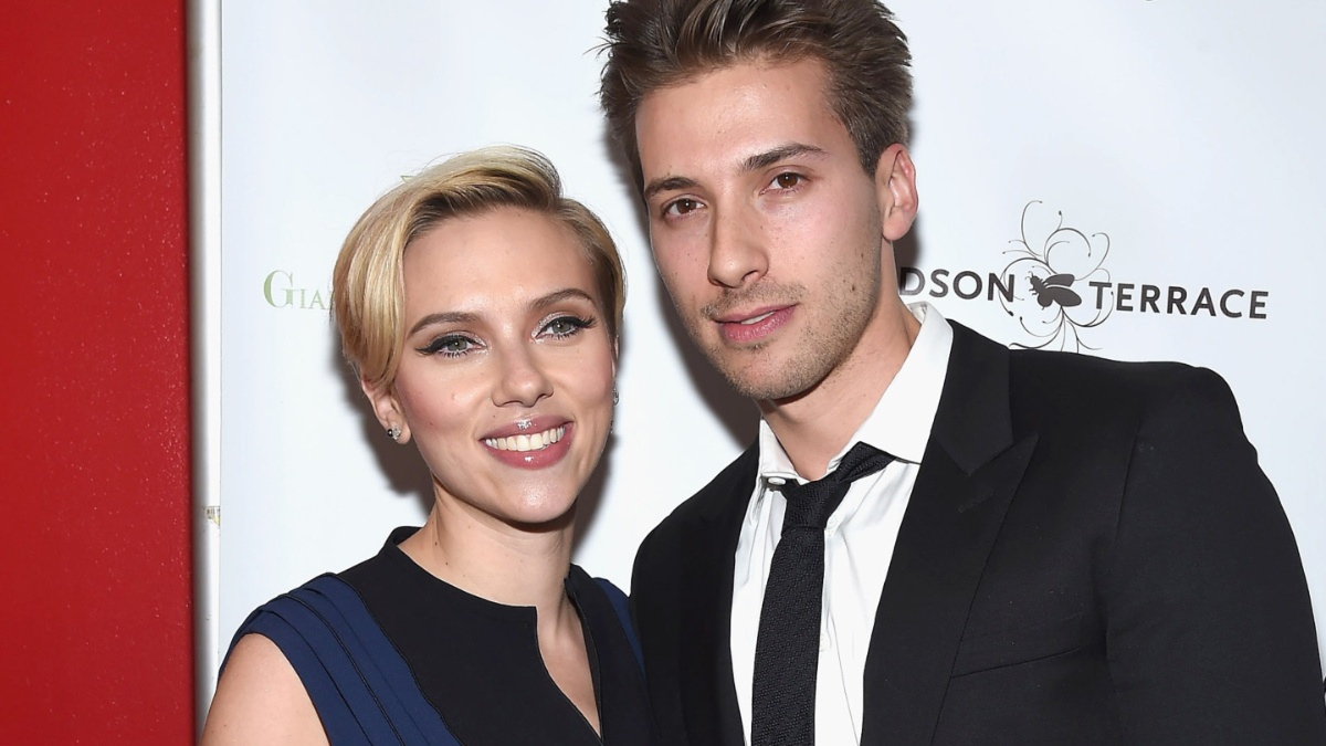 Scarlett Johansson Addresses Brother Hunter Relationship - Mandatory