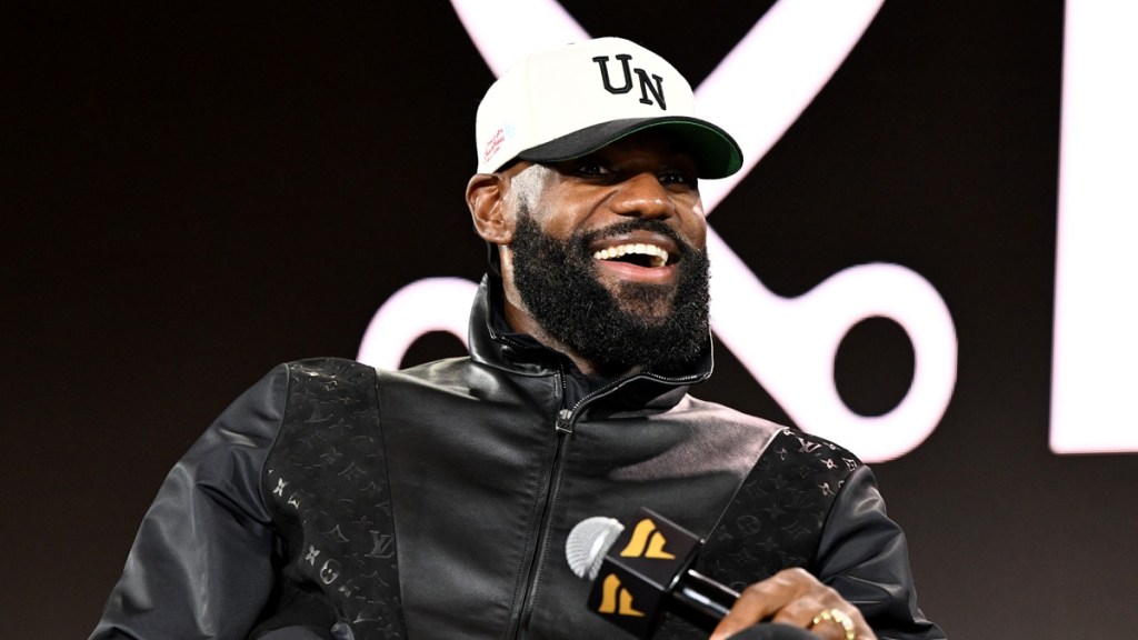 'Did LeBron James Leave Lakers?' Trends As 4 NBA Teams Show Interest in Trade