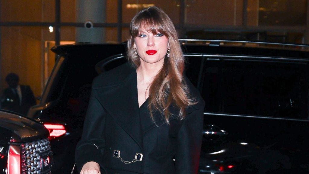 Taylor Swift Dons Own Summer Merch On Travis Kelce Ohio Date