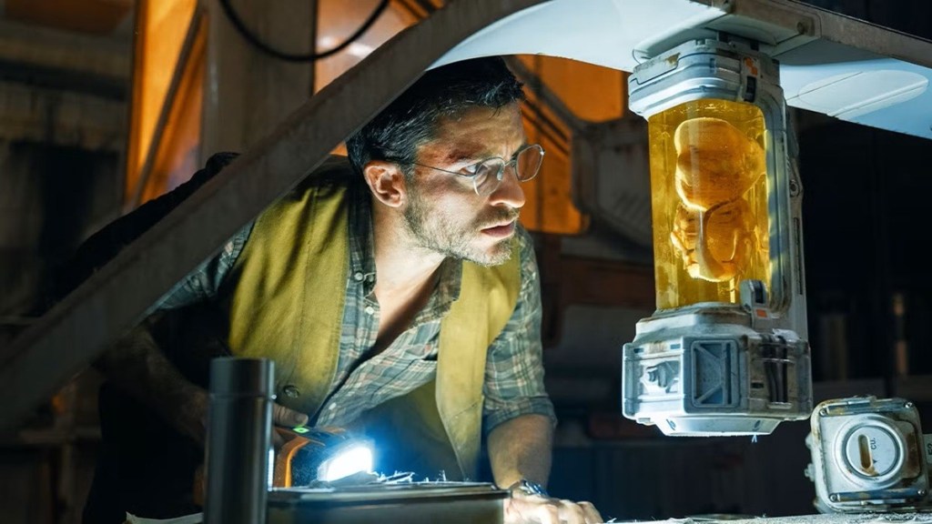 Jurassic World Rebirth's Manuel Garcia-Ruflo Calls Jonathan Bailey 'Hot Motherf---er'