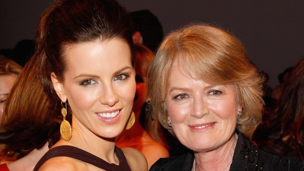 Kate Beckinsale Mourns Death of Her Mother Judy Loe