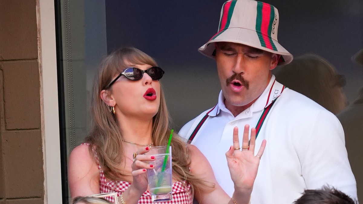  does taylor swift write her own songs trend explained as fans