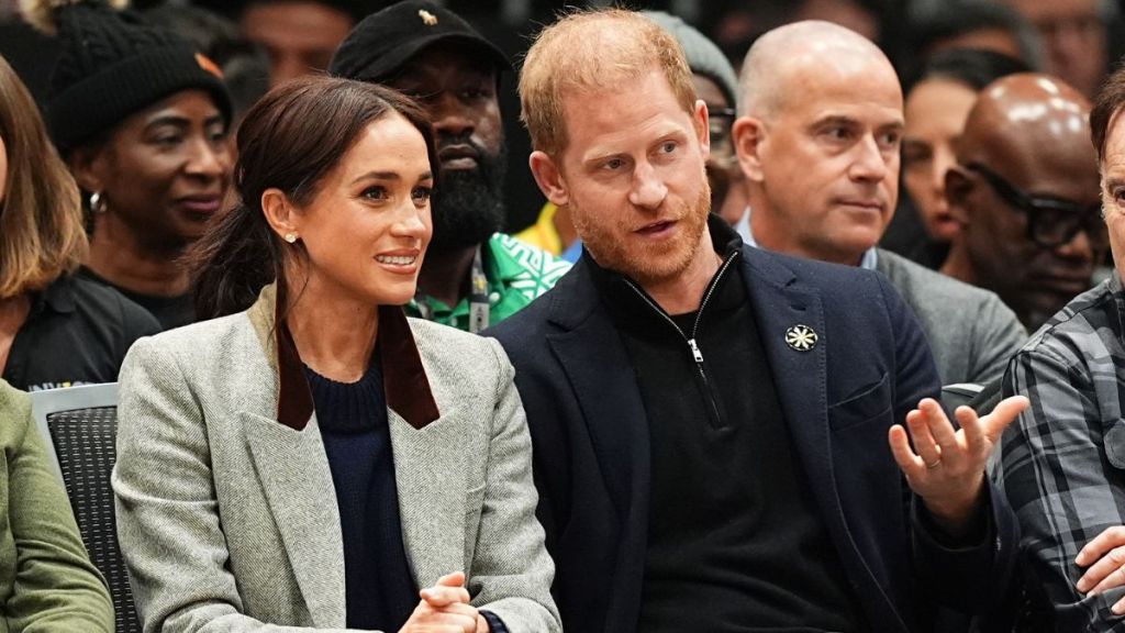 Prince Harry & Meghan Markle Have a Reason to Initiate Peace Talks, Claims 'Expert'