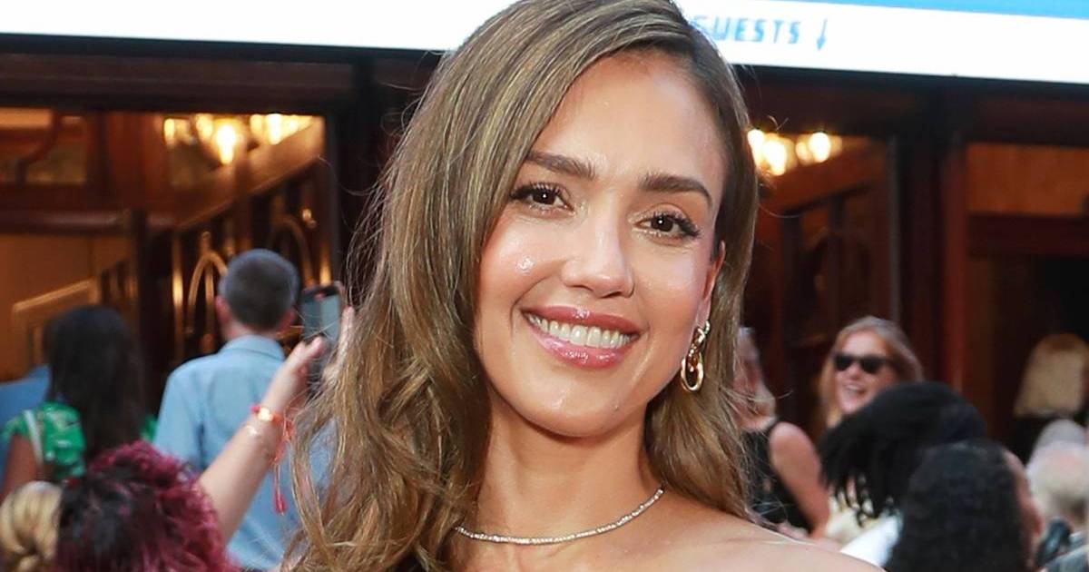 Jessica Alba & Captain America Star Fuel Dating Rumors